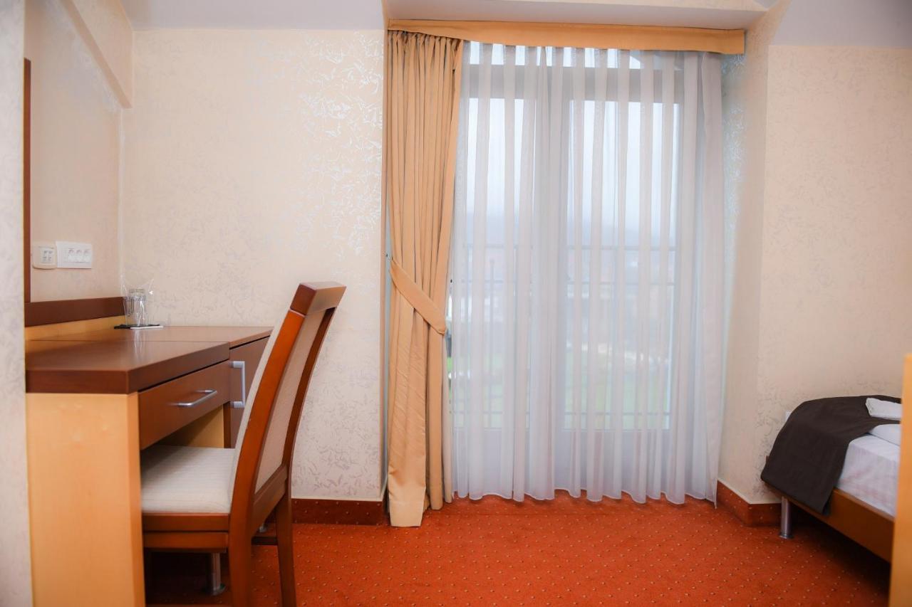 Hotel Marshal Nikšić Exteriér fotografie
