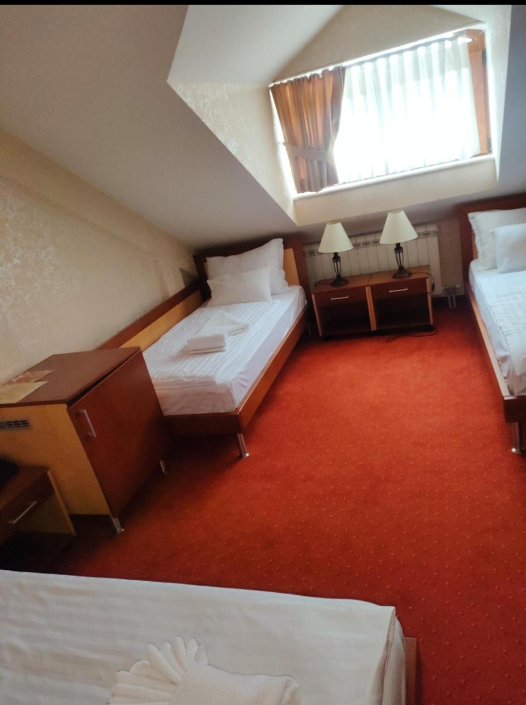 Hotel Marshal Nikšić Exteriér fotografie