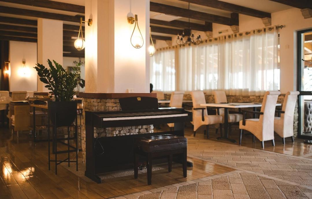 Hotel Marshal Nikšić Exteriér fotografie