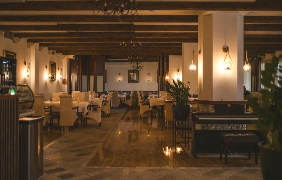 Hotel Marshal Nikšić Exteriér fotografie