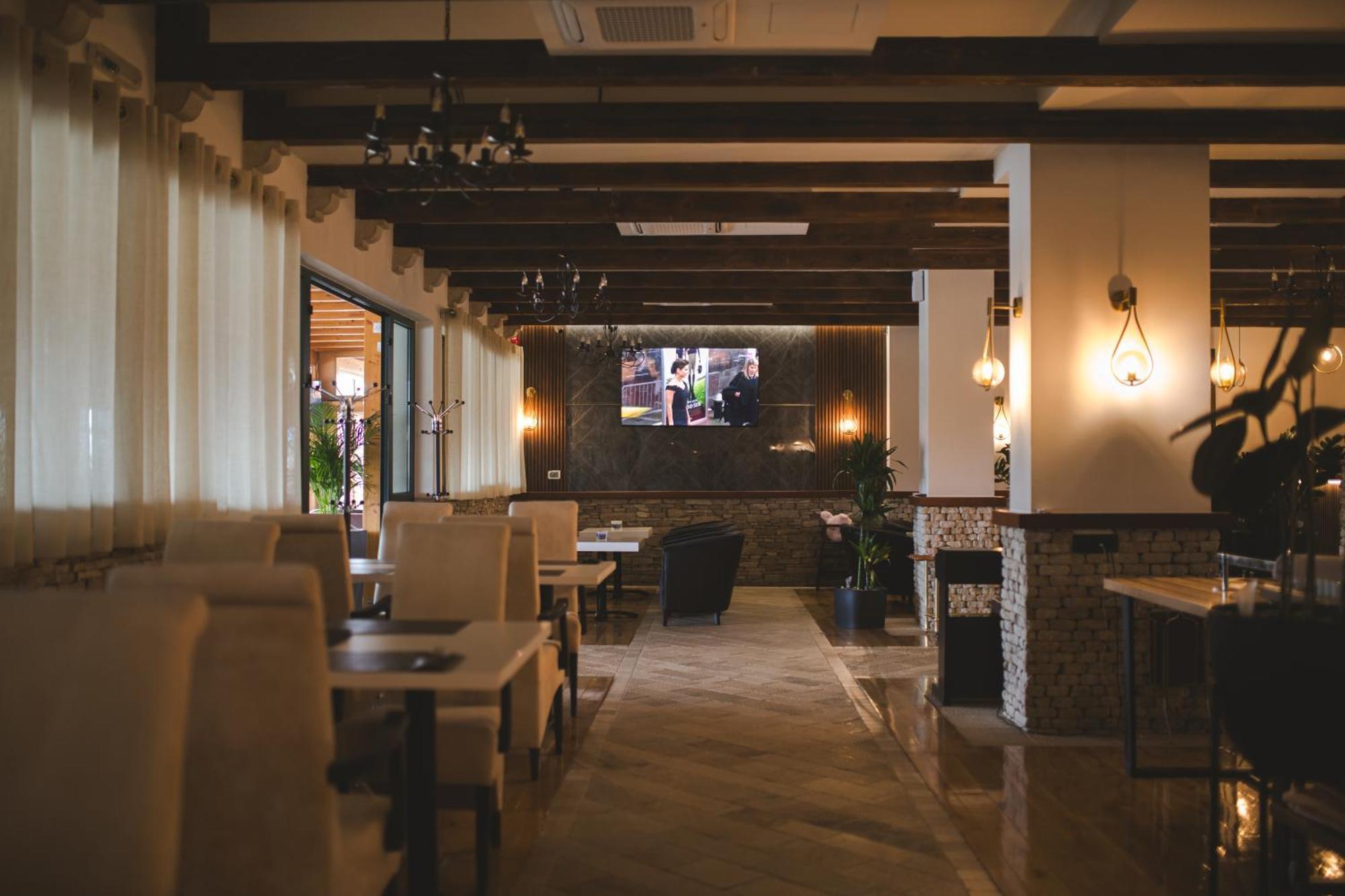 Hotel Marshal Nikšić Exteriér fotografie