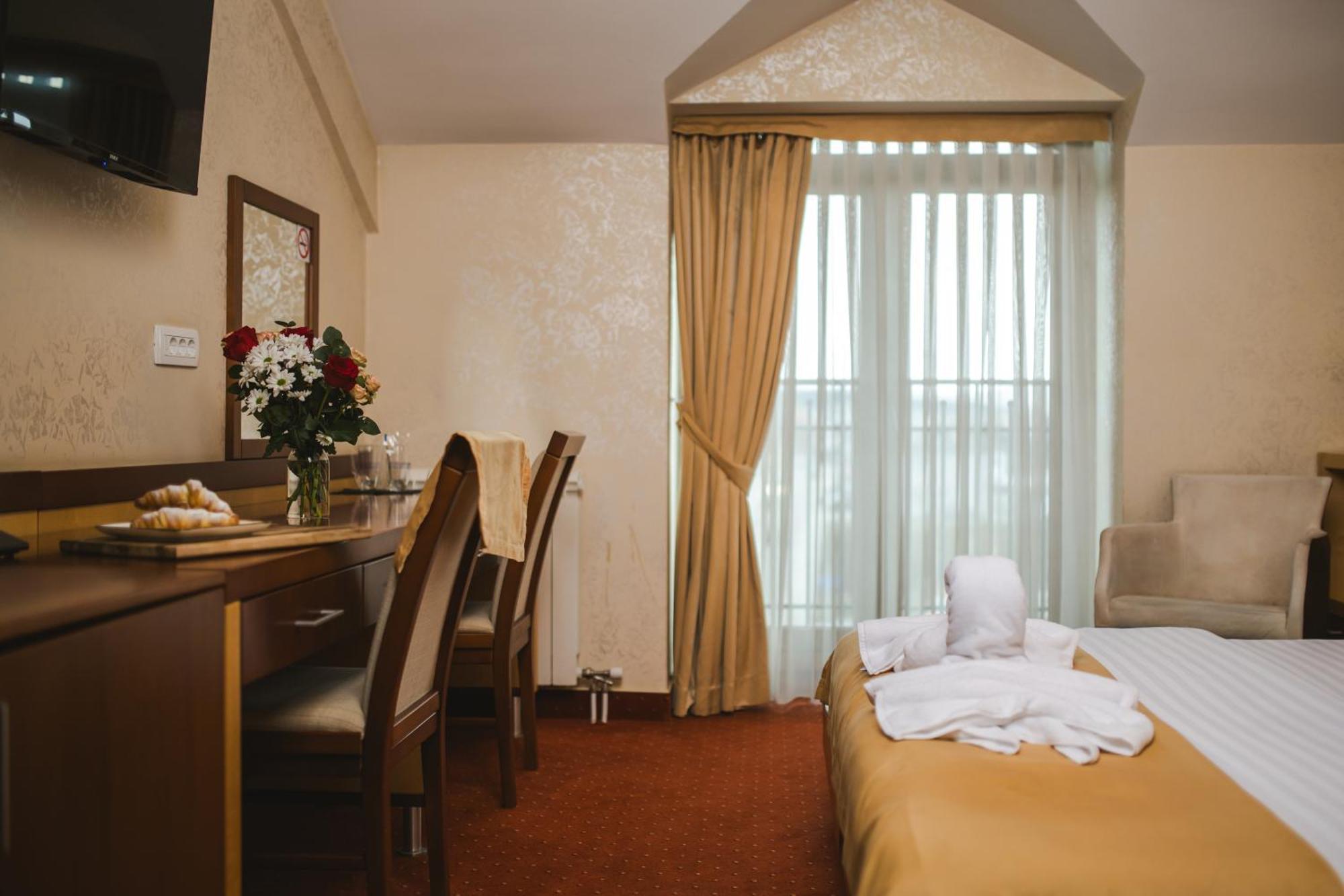 Hotel Marshal Nikšić Exteriér fotografie